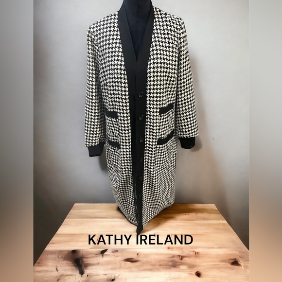 KATHY IRELAND, MEDIUM, LONG BLACK AND WHITE CHECKERED CARDIGAN JACKET. - Picture 1 of 11